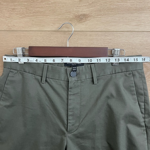 Banana Republic Slim Fit Olive Green Chino - Picture 5 of 6